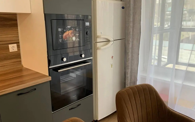 3 komnatnaya ryadom s morem Flat