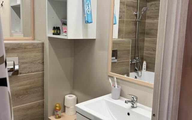 Апартаменты на Хрустальногорской 93