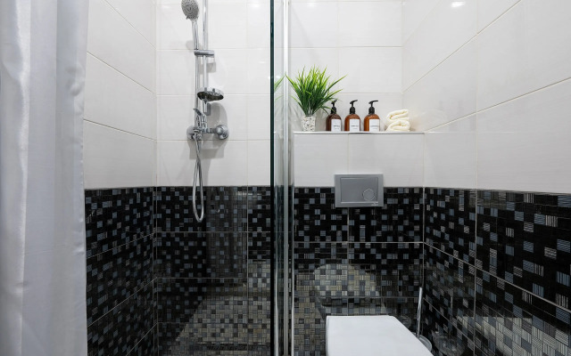 Studiya s balkonom u Dendrariya i morya. Pokrovskij 78 Apartments