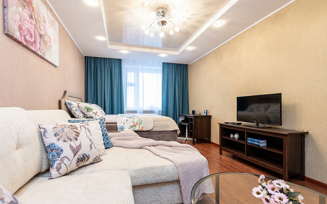 Апартаменты двухкомнатные  на Мещерском бульваре 3/3 .м.Cтрелка. Сова-Дом