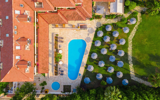 Club-E Hotel