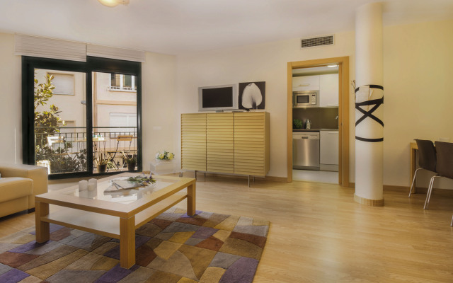 Elcano Apartments
