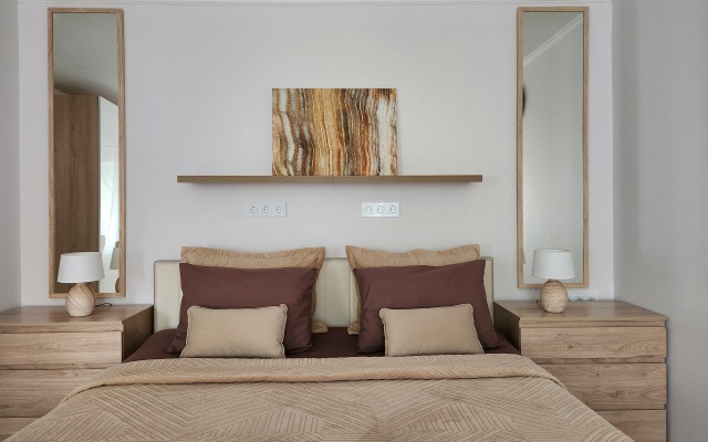 Tolstoy Donskaya Flat