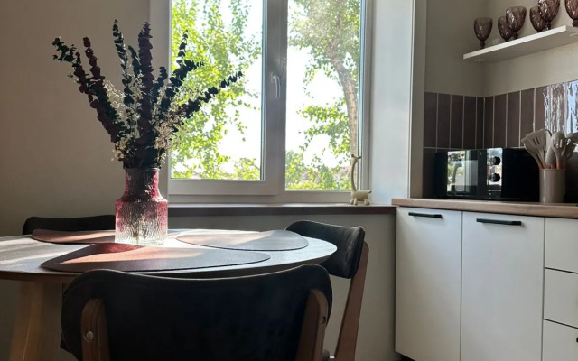 Dve Krovati I Divan Na Tsentralnom Rynke Flat