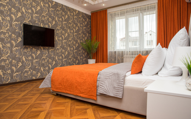 Krasavitsa V Tsentre U Zhd Vokzala Flat