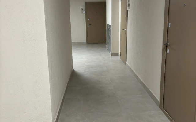 Квартира с проектором у метро в новом доме