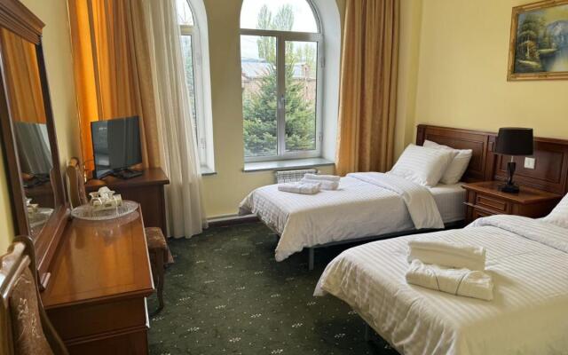 Lalaner Hotel