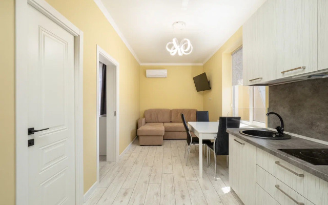 U Morya S Basseinom V ZhK Solnechnyij Apr42 Apartments