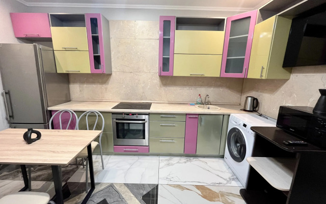 Layf Apart 2 kom-ya na ul. Granichnaya 38 Flat