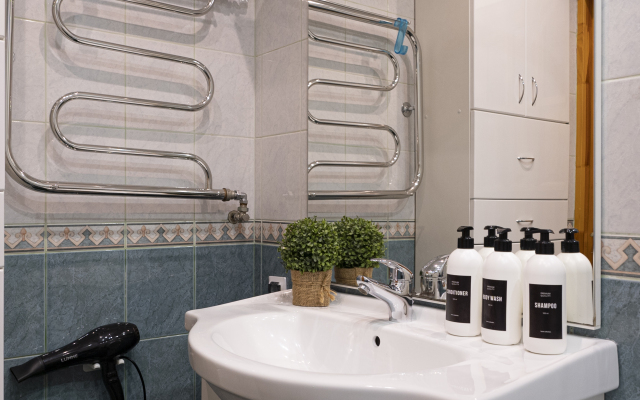 Квартира Двухкомнатная вид на Ботанический сад на 2 этаже