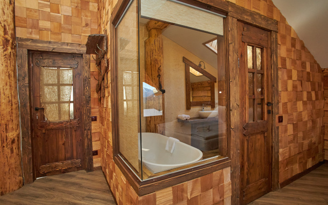 Kedr 750, 6 spalen, 15 gostej s Bassejnom i Banej Chalet