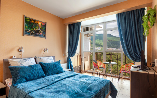 Квартира Евротрешка с видом на горы