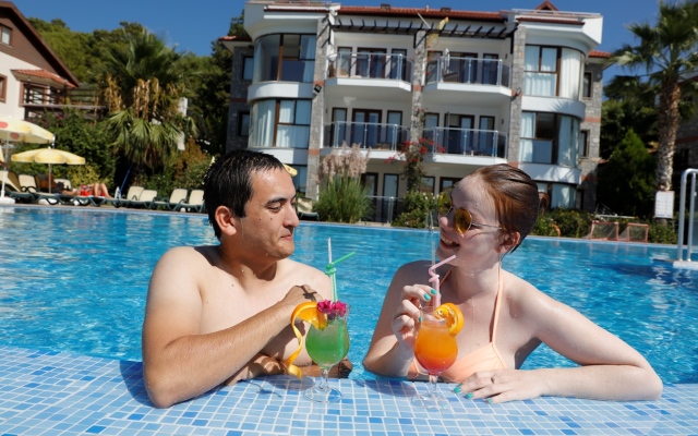 Golden Life Heights Deluxe Suite Hotel