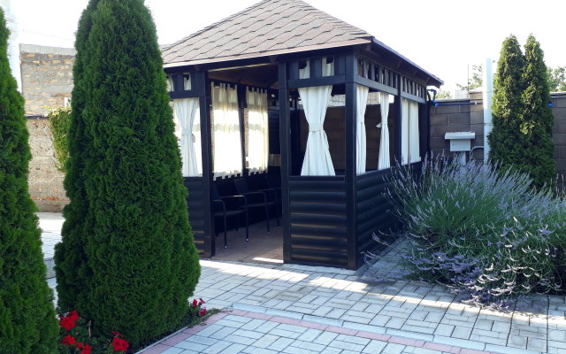 Yani Guest House