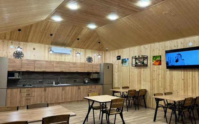 Мини-отель "БроНау Amra House"