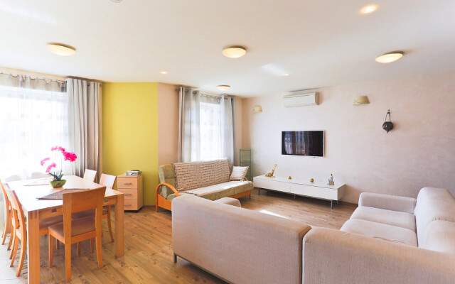 4-komnatnye HomeApart Storozhovskaya, 8 Apartments