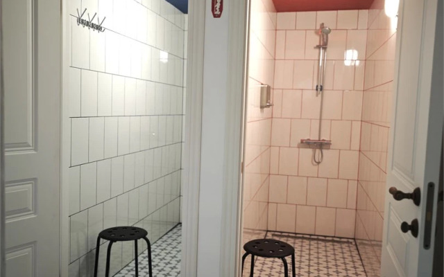 Меблированные комнаты Гости Любят на Жуковского