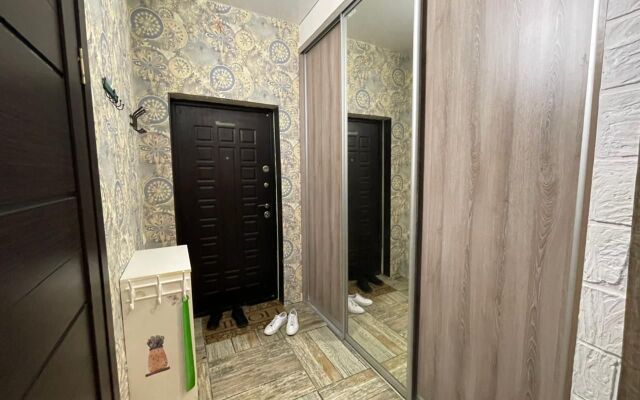 Na Belykh Akatsiyakh Flat