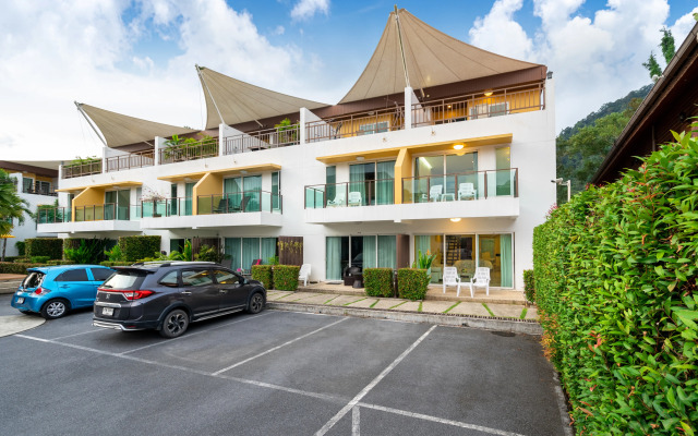 Mountain View near Beach with Terrace & Pool Villa