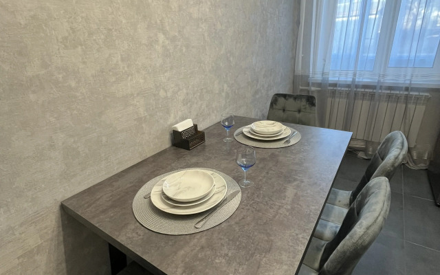 Na Pervomayskoy Flat
