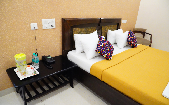 Vjr Mahal and Vinayagam Residency Hotel
