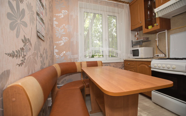 Odnokomnatnaya Nedaleko Ot Metro Ulitsa Akademika Yangelya Apartments
