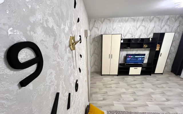 U Metro Nekrasovka Flat