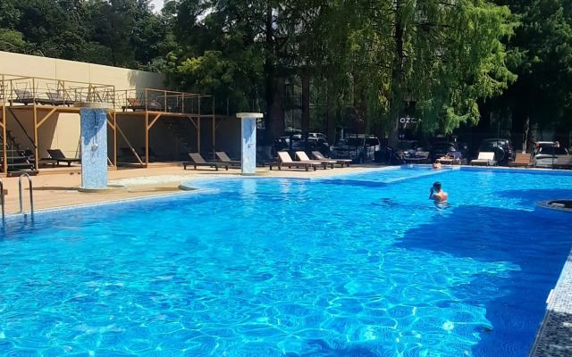 Uyutnaya V Komplekse S Basseynom Flat