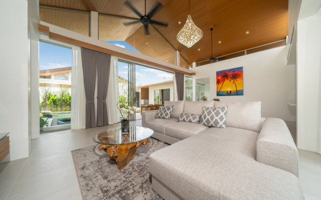 Luxury villa Bangtao with a Tropical Garden Villa