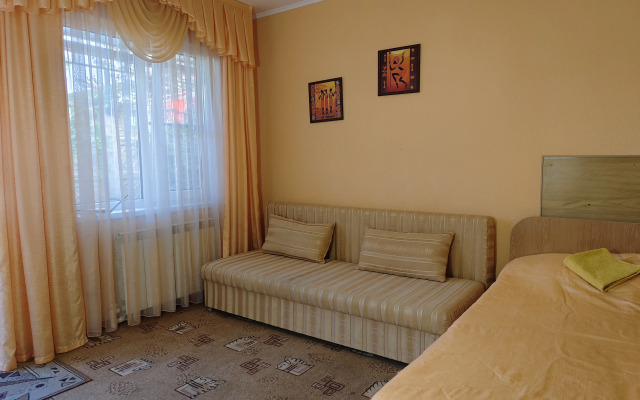 Jonny-House Guest House