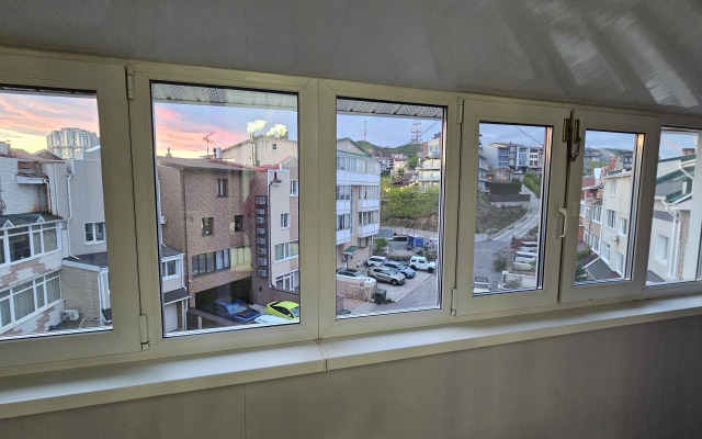 Flat Studiya Parus s Kukhney