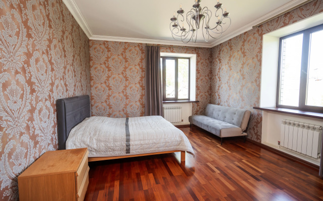 Grushewuy Sad Guest House