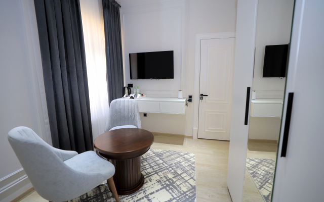 Amir Plaza Hotel