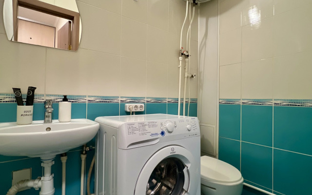 Апартаменты на Братьев Кашириных в Академ Риверсайд