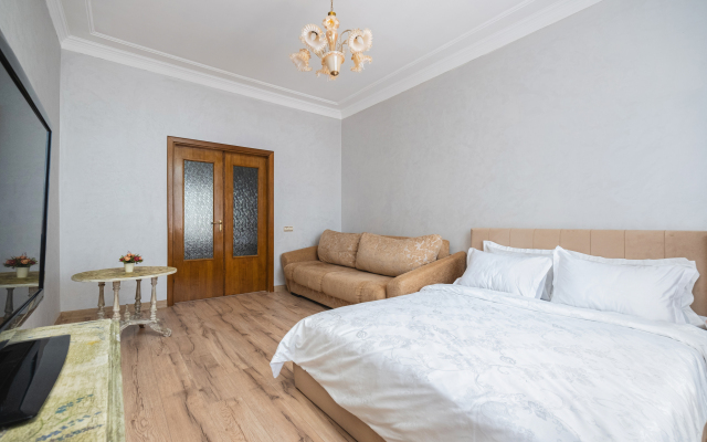 Dvukhkomnatnaya Vozle Vokzala Flat