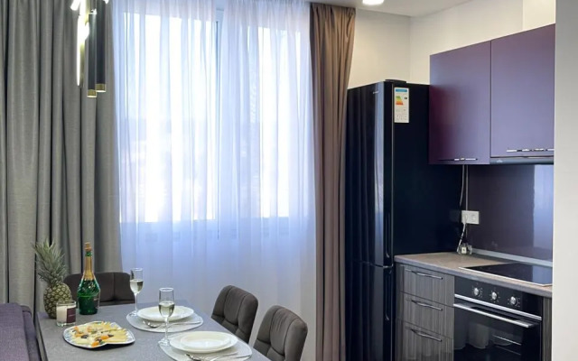 Апартаменты-студия улучшенная с кроватью, двуспальным диваном и балконом, 16 этаж