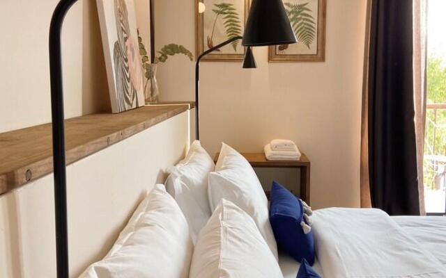 To Be Social House Hotel