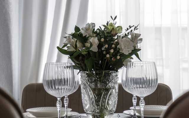 Prostornye apartamenty u Nevy Flat