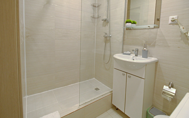 Uyutnaya Studiya Na Klenovoy Apartments