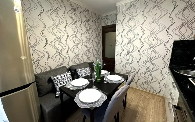Na Novovatutinskoy Flat