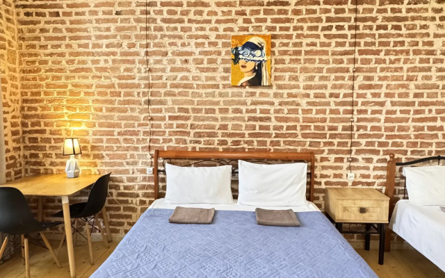 Sunny Apartment, Apartments