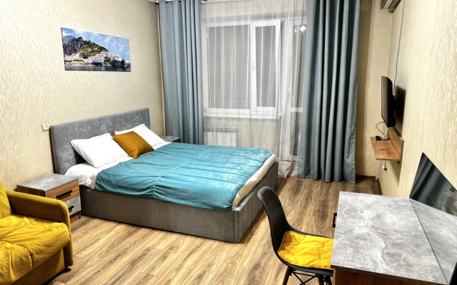 Lazur s obshirnym vidom na gorod Apartments
