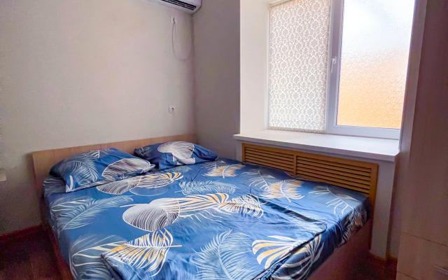 Dvukhkomnatnye S Dvorikom I Parkovkoy Apartments