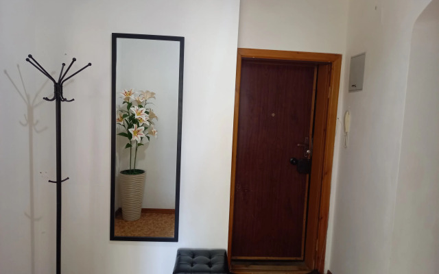 N75 Dve Bolshie Krovati V Tsentr Vselennoj Mr. HOUSE Flat