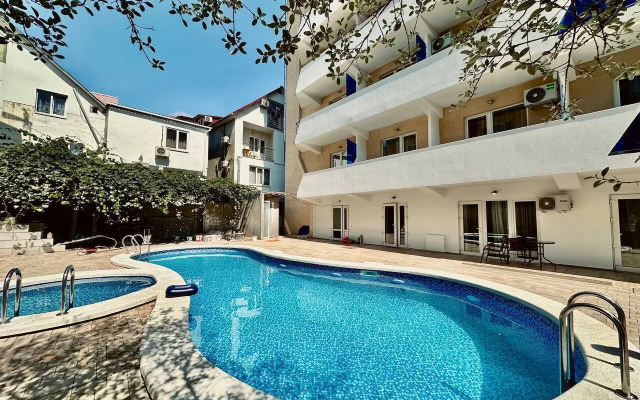 Na Ulitse 8 Marta 10 Apartments