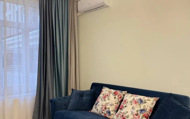 Klacca Lukhury Flat