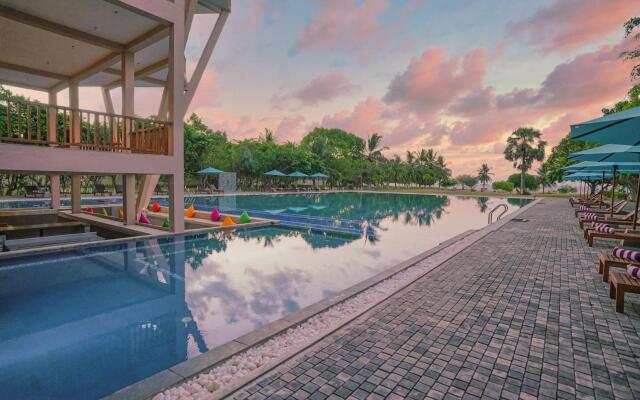 Breeze Pasikudah Resort Hotel