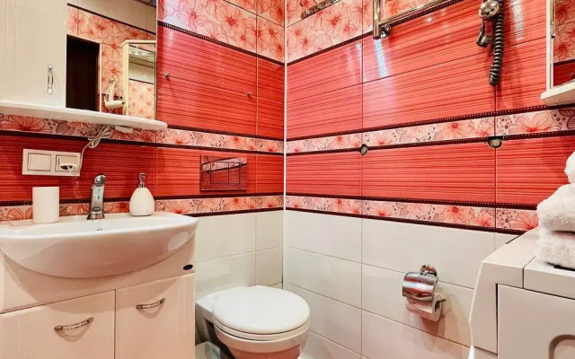 Uyutnaya 3-Kh Komnatnaya U Metro Akademicheskaya Flat