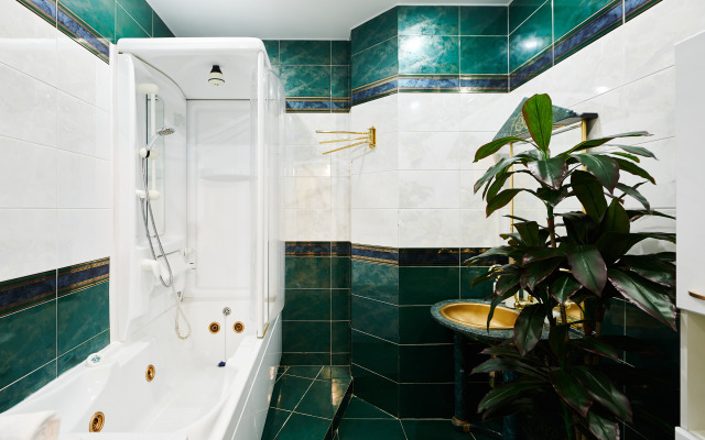 GM Trekhkomnatnye Pryamo u Krasnoj Ploshchadii Apartments