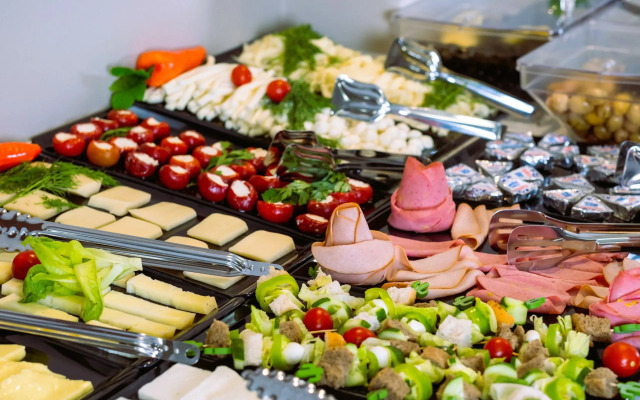 Отель Grand Clover